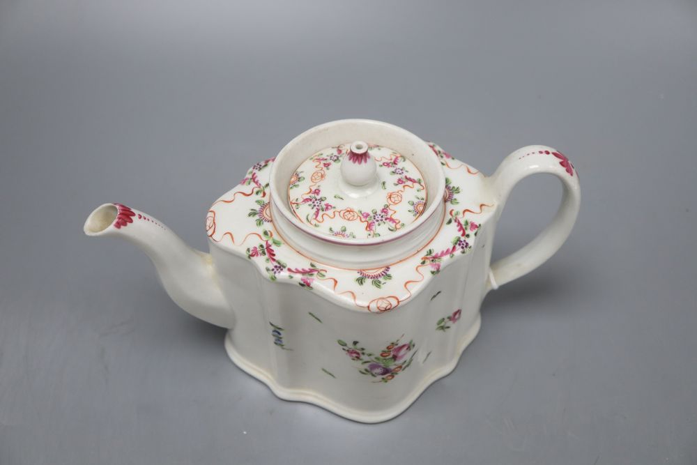 A New Hall famille rose tea pot and cover, circa 1795, 15cm high